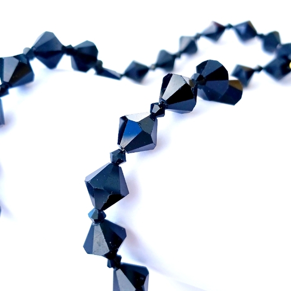 BLACK GLASS NECKLACE faceted goldtone clasp - Picture 3 of 5
